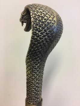 Wandelstok, alu steel met cobrakop, gepatineerd messing